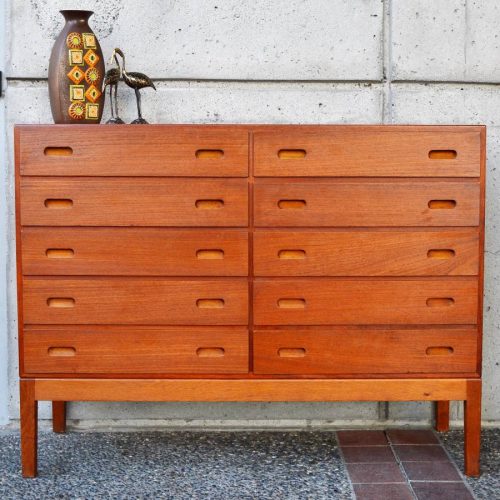 Quality Danish Modern TEAK & OAK 10 drawer DRESSER by Borge Mogensen