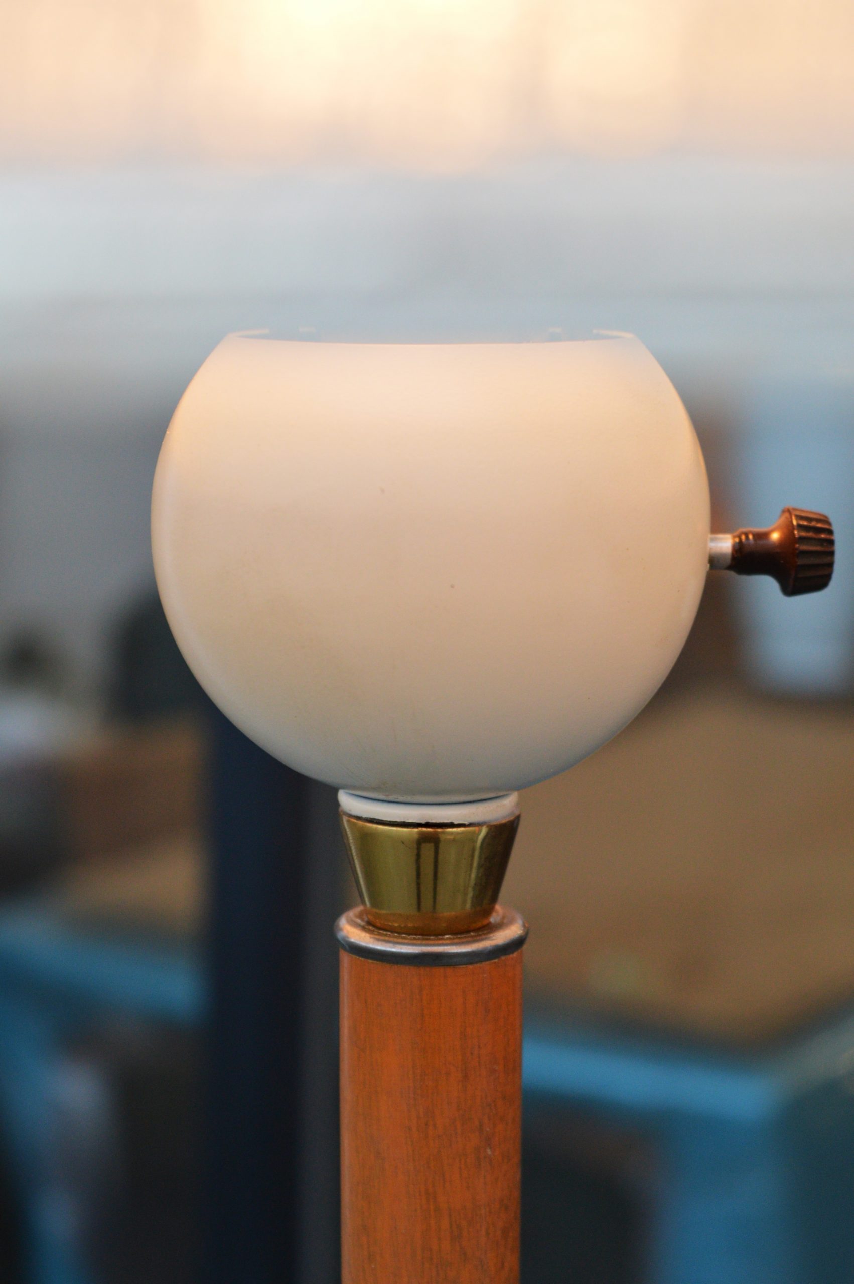 -50% Hot Atomic Style MCM Cream Metal & Beech Tripod Floor Lamp w/ Cream Shade - Image 4