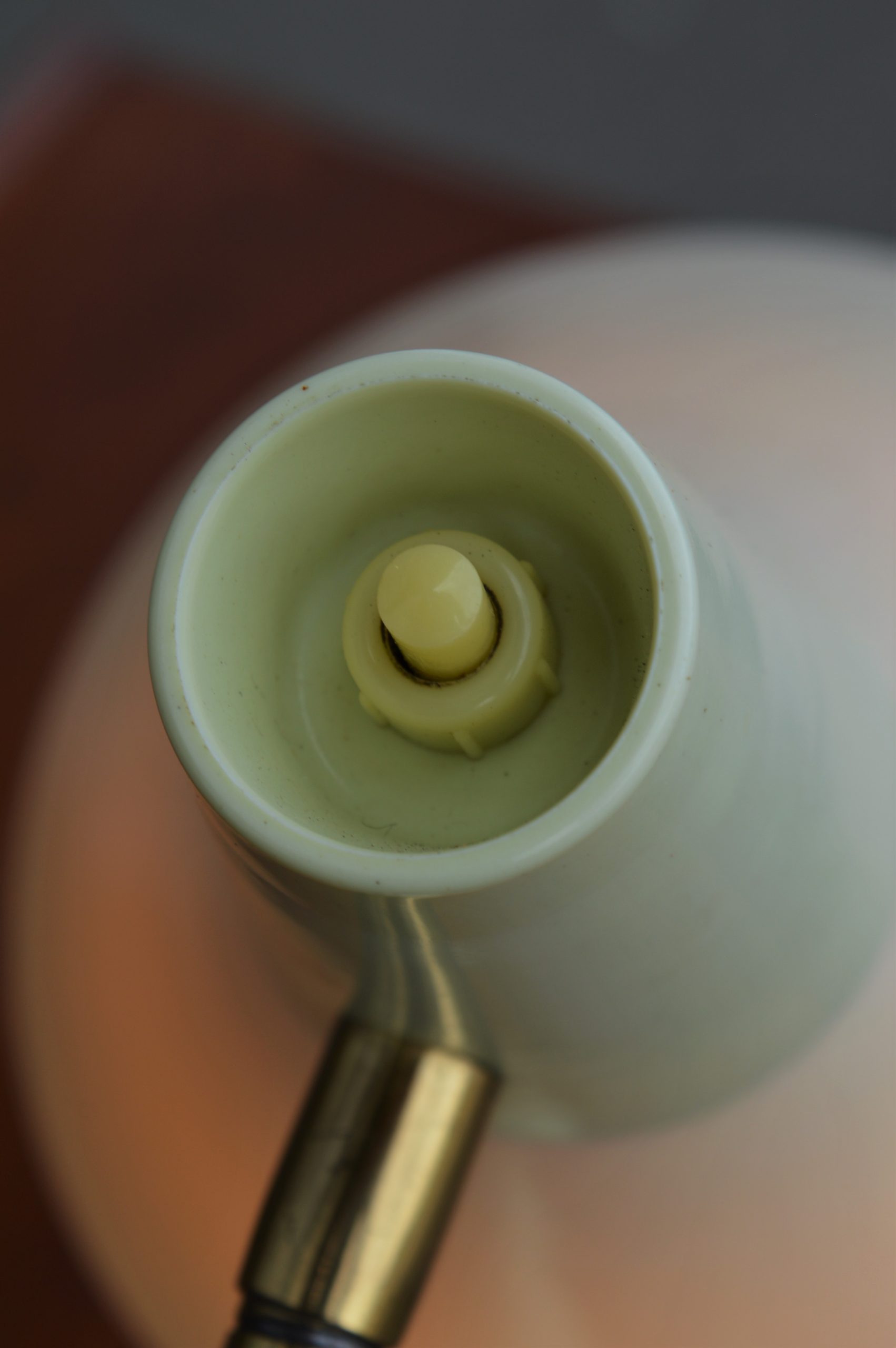 Killer Atomic 1950s Mint Condition Gooseneck Lamp in Light Green & Cream - Image 4