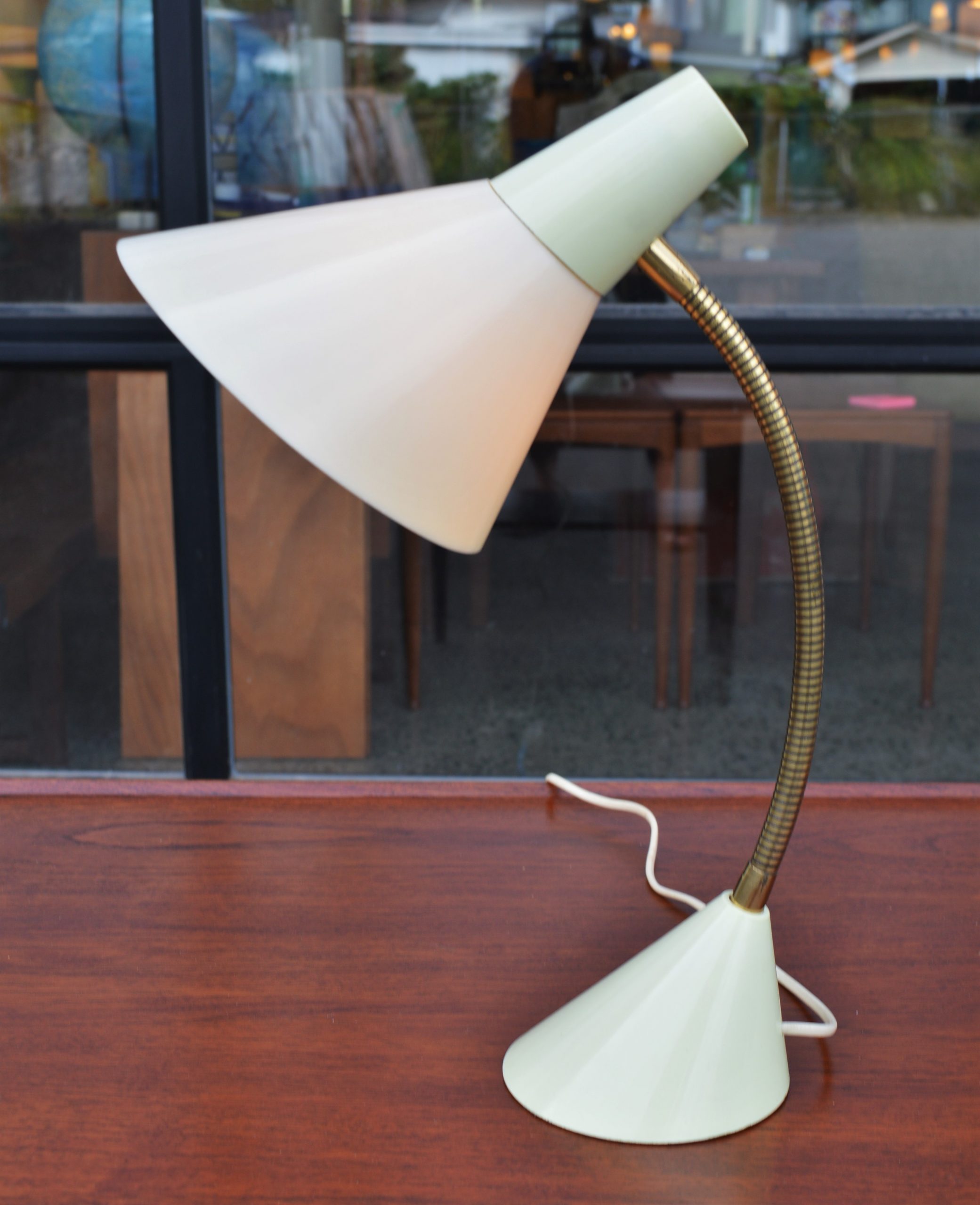 Killer Atomic 1950s Mint Condition Gooseneck Lamp in Light Green & Cream