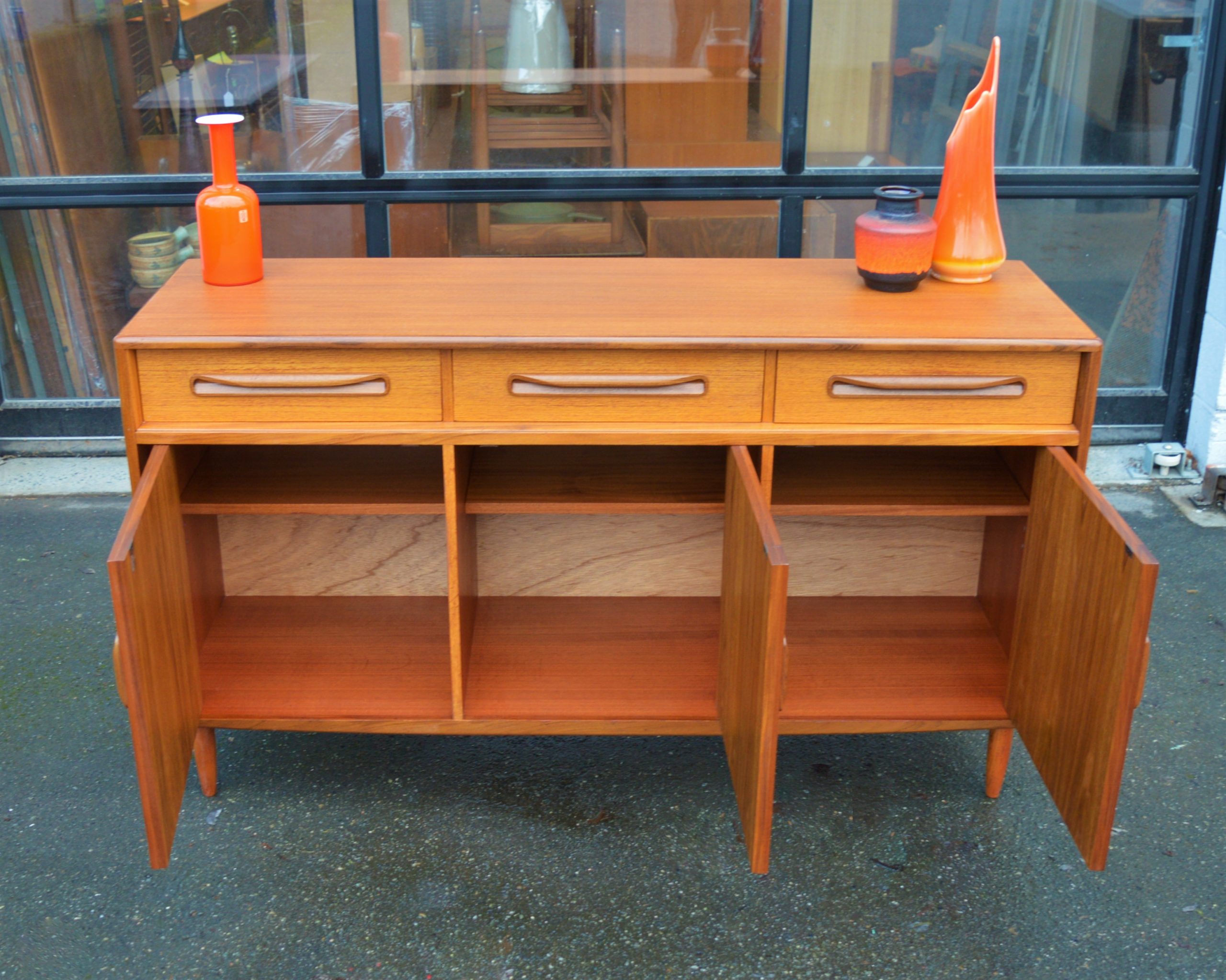 Stellar Quality 2 Tone Teak Fresco Line Sideboard by GPlan - Image 2