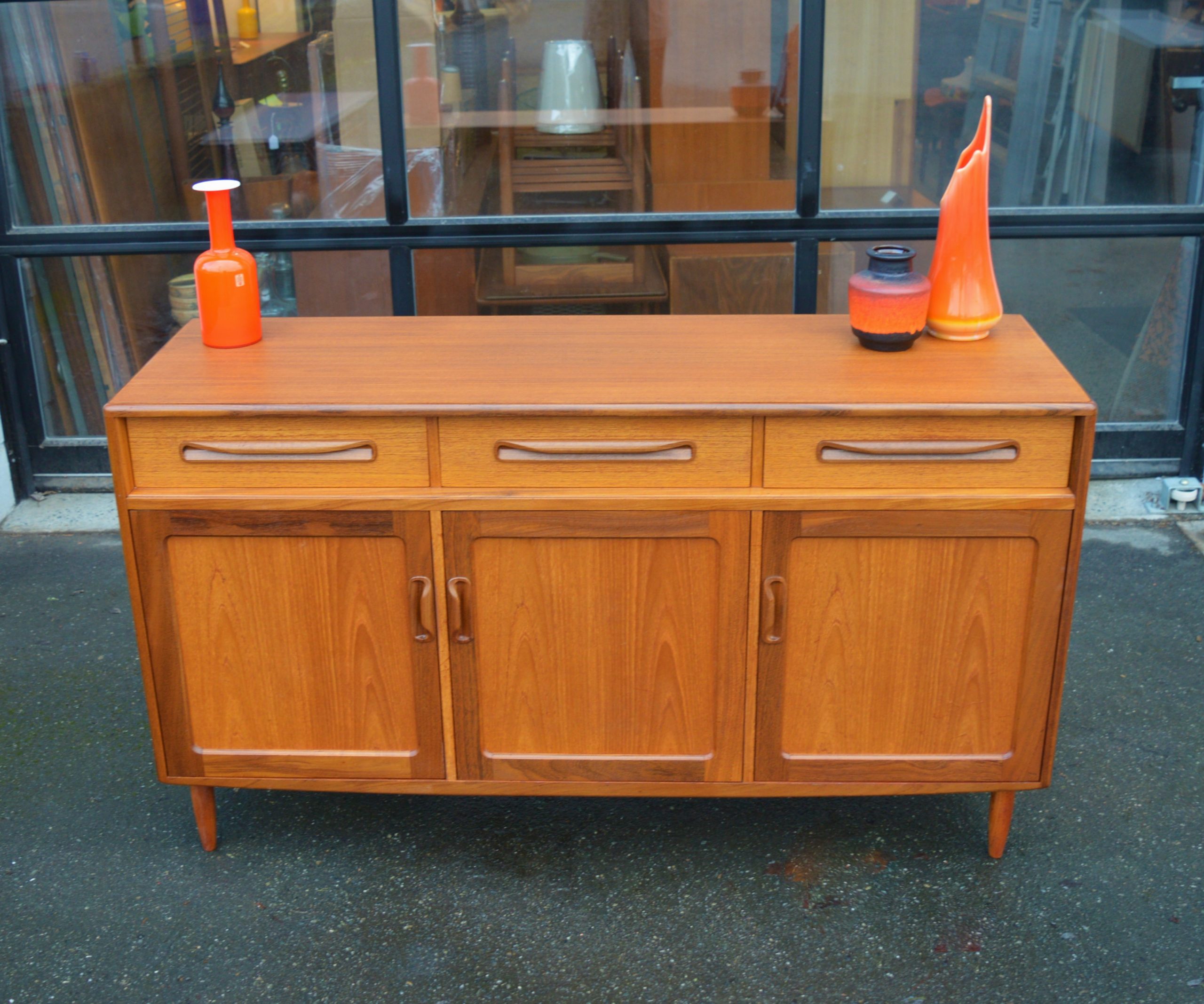 Stellar Quality 2 Tone Teak Fresco Line Sideboard by GPlan - Image 3