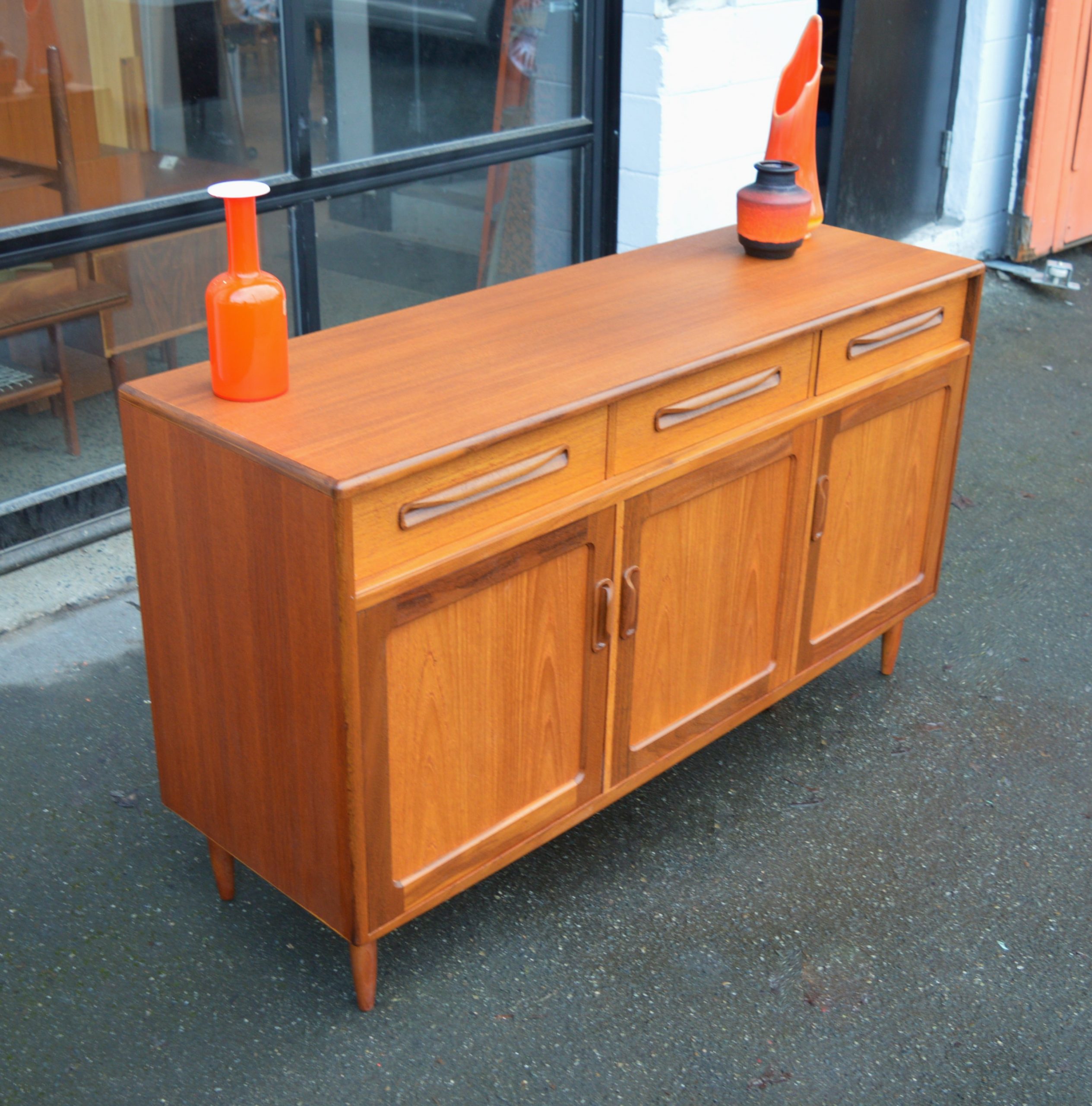 Stellar Quality 2 Tone Teak Fresco Line Sideboard by GPlan - Image 5