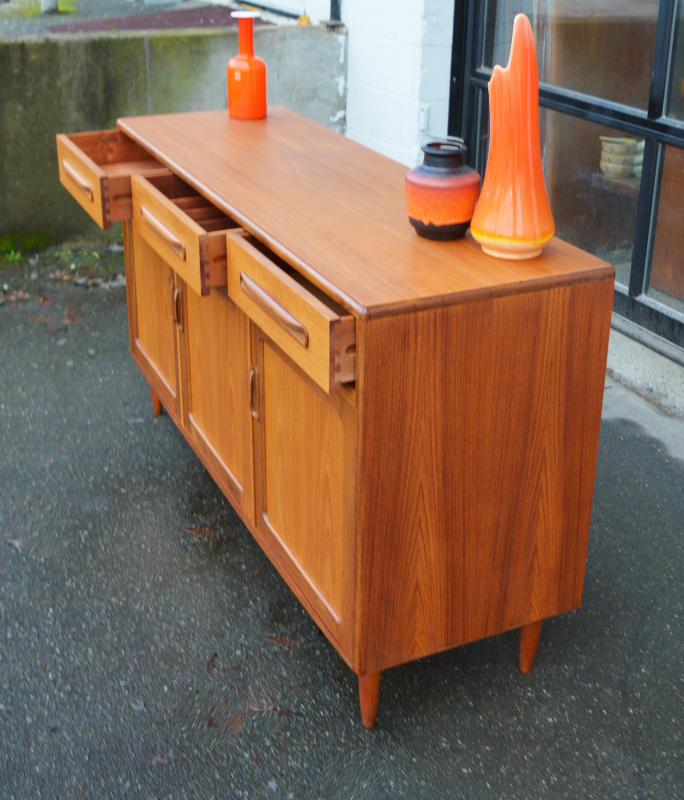 Stellar Quality 2 Tone Teak Fresco Line Sideboard by GPlan - Image 6